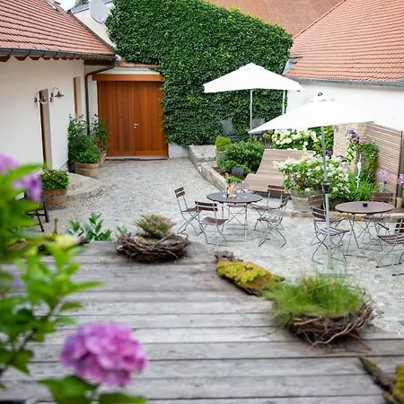 Weingut Breitenfelder *