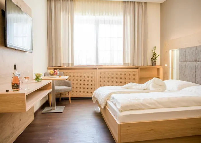 Weingut Breitenfelder 3* Retz